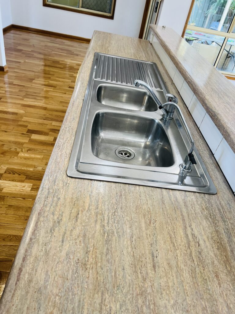 clean kitchen sink